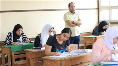 طلاب الصف الثاني الإعدادي    