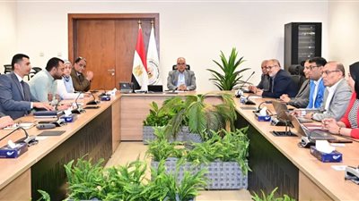 جانب من اجتماع وزير الري    