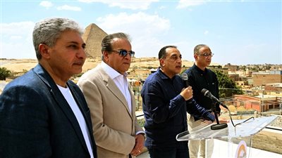 وزير السياحة والآثار    