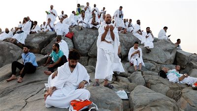 الحجاج على جبل عرفات    
