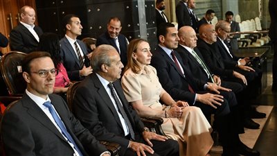 وزير الرياضة يؤازر منتخب مصر     
