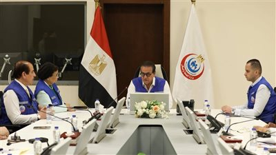 اجتماع وزير الصحة    
