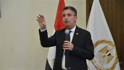 الدكتور شريف فاروق    