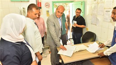 محافظ أسيوط خلال جولة مفاجئة بوحدة صحية بعرب المدابغ    
