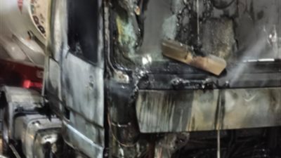 حريق بكابينة سيارة بترولية    