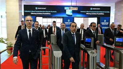 رئيس الوزراء يتفقد المعرض الطبي الإفريقي الخامس     
