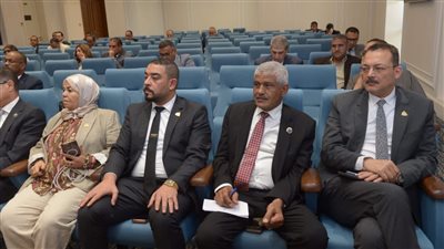 جانب من اجتماع لجنة الصناعة    