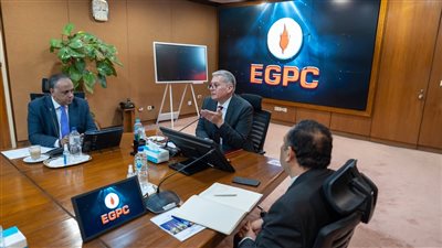 وزير البترول خلال اجتماع موسع بقيادات هيئة البترول    