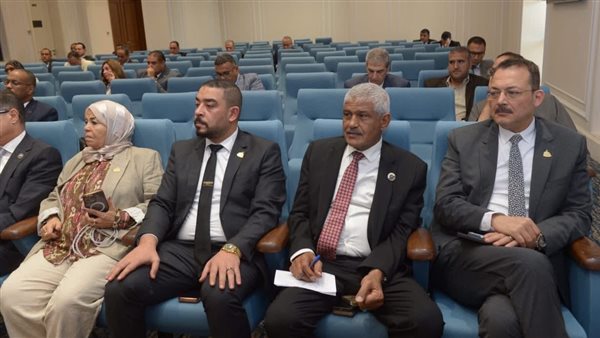 جانب من اجتماع لجنة الصناعة    