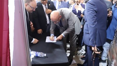 رئيس مجلس القضاء الأعلى يدلي بصوته في الانتخابات     