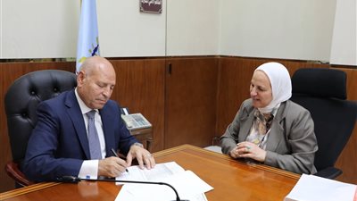 محافظ القاهرة ووكيلة وزارة التربية والتعليم    