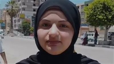 طالبة الثانوية العامة     