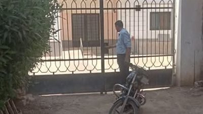 جانب من غلق الوحدة الصحية     