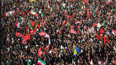الإيرانيون يتوافدون لحضور جنازة خامنئي    