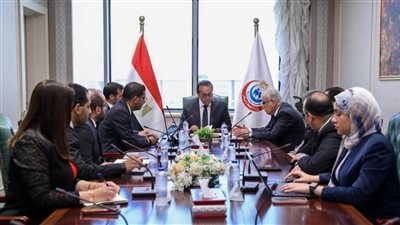 جانب من اجتماع وزير الصحة     