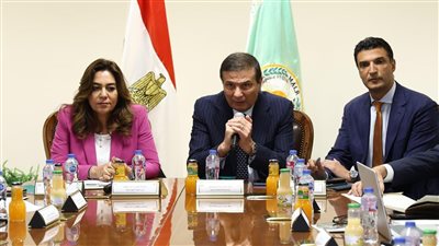 خلال الاجتماع     