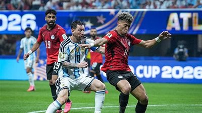إمام عاشور وميسي    