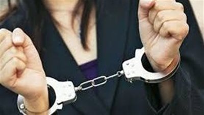 القبض على المحامية المتهمة بقتل والدتها بالإسكندرية     
