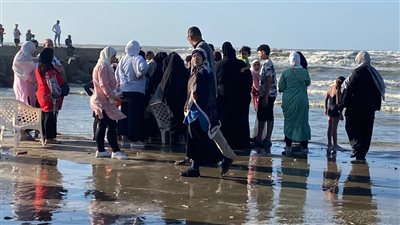 العثور على جثمان غريق بشاطئ بورسعيد.. والبحث يتواصل عن آخر    