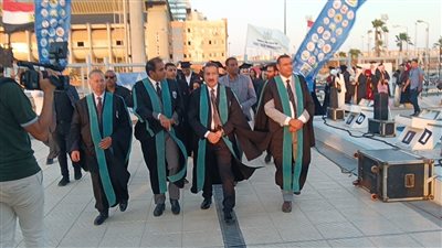 محافظ بورسعيد يشهد تخرج الدفعة الثامنة لكلية الصيدلة.. ويؤكد    