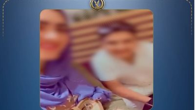الأم وابنها    