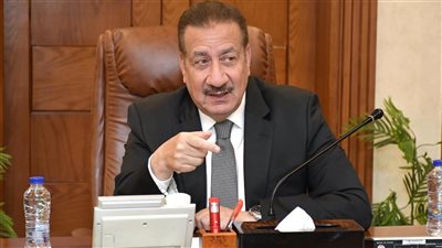 محافظ بورسعيد يوقف تشغيل مطعم أسماك ومحل حلويات شهيرين    
