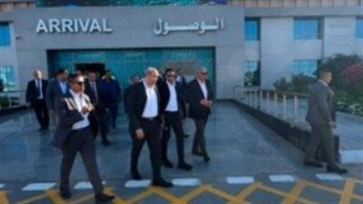 وزير الطيران يتفقد مطار العلمين     