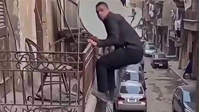 فيديو لص يحاول دخول شقة، فيديو حرامي الشرفة، لص الشرفة، حرام    