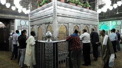 حكم زيارة الأضرحة    
