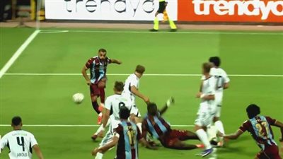 محمد صلاح في مباراة طرابزون وقاسم باشا    