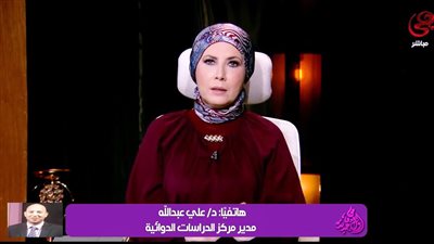  الدكتور علي عبد الله أثناء المداخلة    