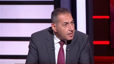 أكرم عطا الله الكاتب والباحث الفلسطيني    
