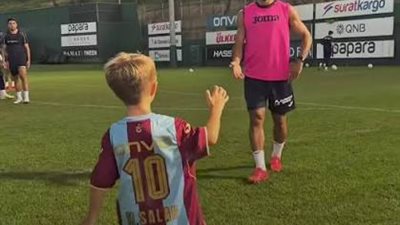 محمد صلاح مع أشهر مشجعي طرابزون    