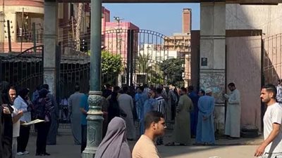جانب من توافد الأهالي على مستشفى منوف    