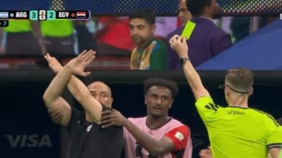 حسام حسن يعترض على حكم لقاء الأرجنتين    