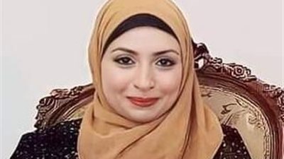 الكاتبة والصحفية آية ياسر    