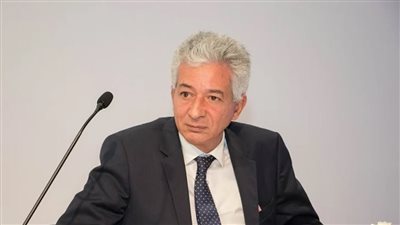الدكتور علاء عز    