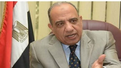 محمود عصمت    