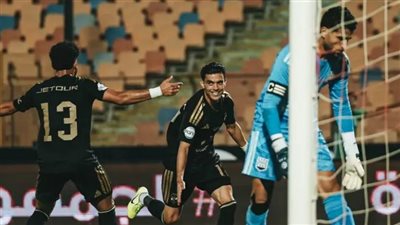 بن شرقي يحتفل بهدفه    