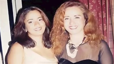 نجلاء فتحي وابنتها ياسمين    