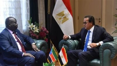 لقاء وزير الصحة وسفير جنوب السودان    
