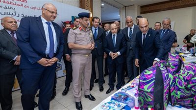 توفير الأدوات المدرسية     