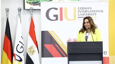  الدكتورة منال عوض    