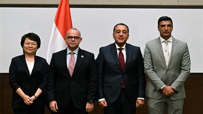 صورة جماعية بعد التوقيع    