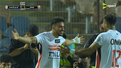محمد إسماعيل يحتفل بهدفه     