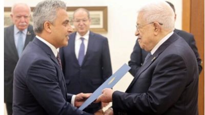 السفير المصري في رام الله يقدم أوراق اعتماده    