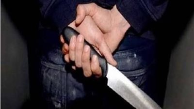 زوجة تطعن زوجها    