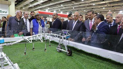 خلال افتتاح المعرض     