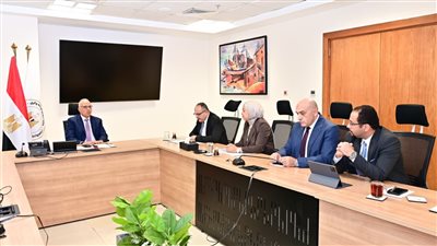 خلال الاجتماع     