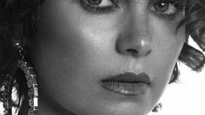 يسرا اللوزي     